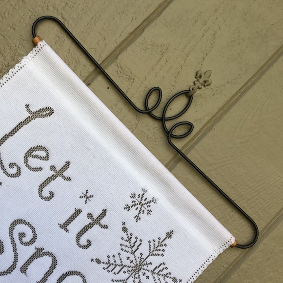 “LET IT SNOW “ seasonal /Christmas/Holiday door display banner - Picture 2 of 12